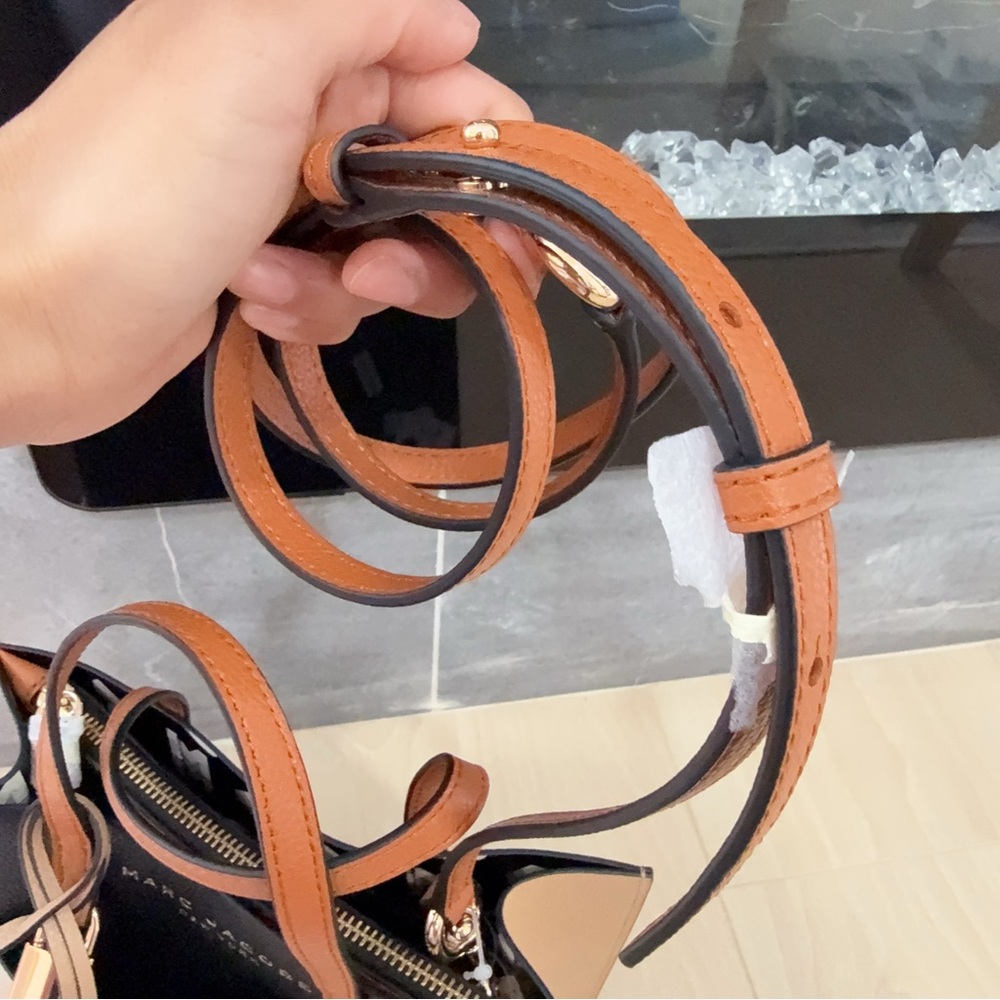 MARC JACOBS Grind Mini Leather Tote in Split Colors - Picture 7 of 7